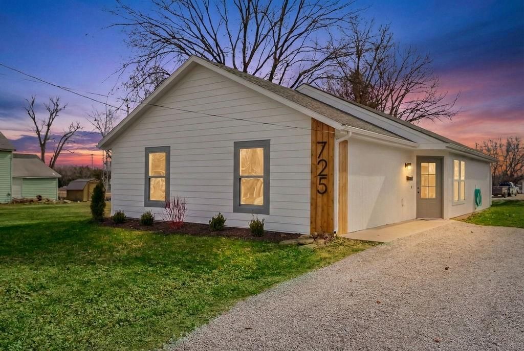 725 Pacific Avenue, Osawatomie, KS 66064