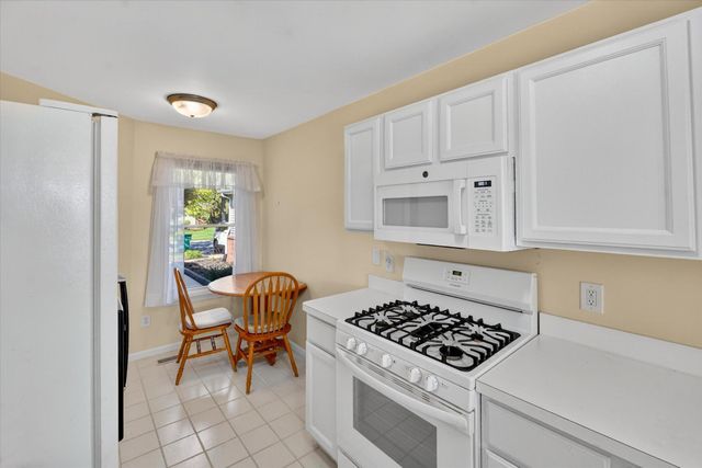 1434 Steeplechase Court 60, Howell, MI 48843