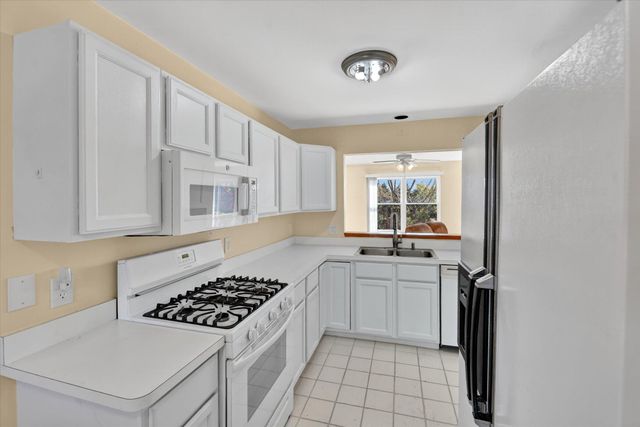 1434 Steeplechase Court 60, Howell, MI 48843