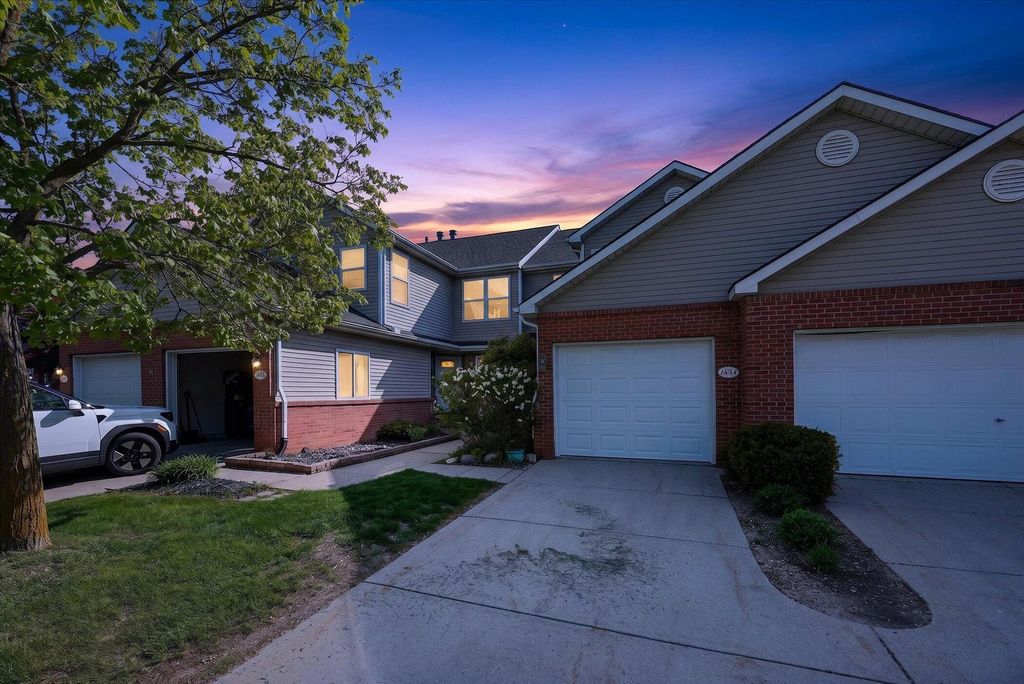 1434 Steeplechase Court 60, Howell, MI 48843