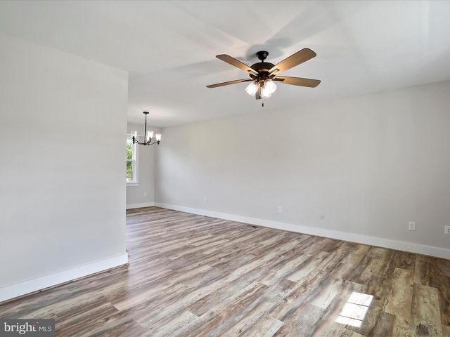 120 S FUNK ST, Strasburg, VA 22657