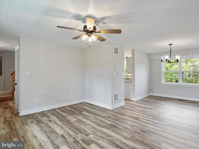 120 S FUNK ST, Strasburg, VA 22657
