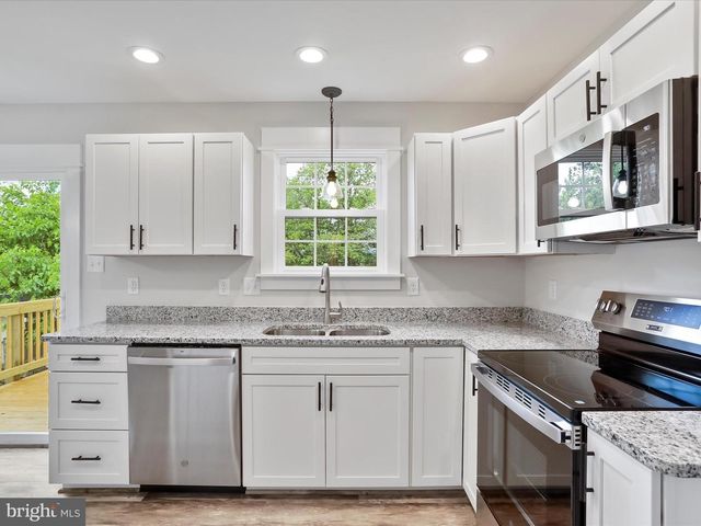 120 S FUNK ST, Strasburg, VA 22657