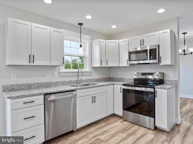 120 S FUNK ST, Strasburg, VA 22657