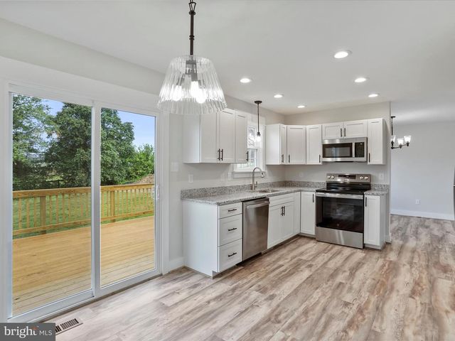 120 S FUNK ST, Strasburg, VA 22657