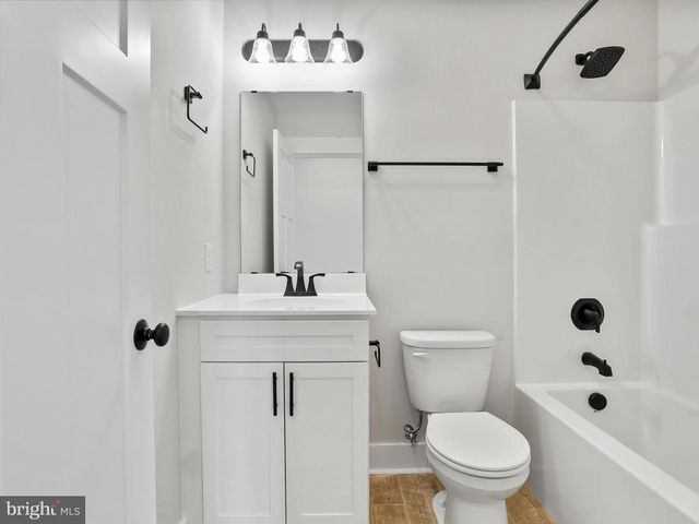 120 S FUNK ST, Strasburg, VA 22657