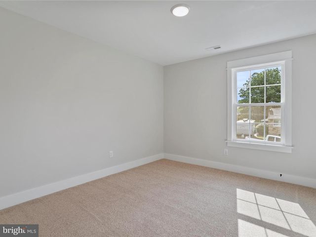 120 S FUNK ST, Strasburg, VA 22657