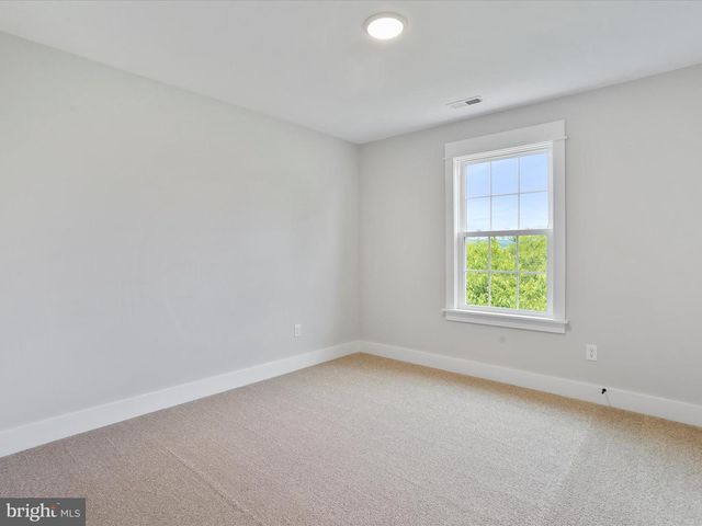 120 S FUNK ST, Strasburg, VA 22657