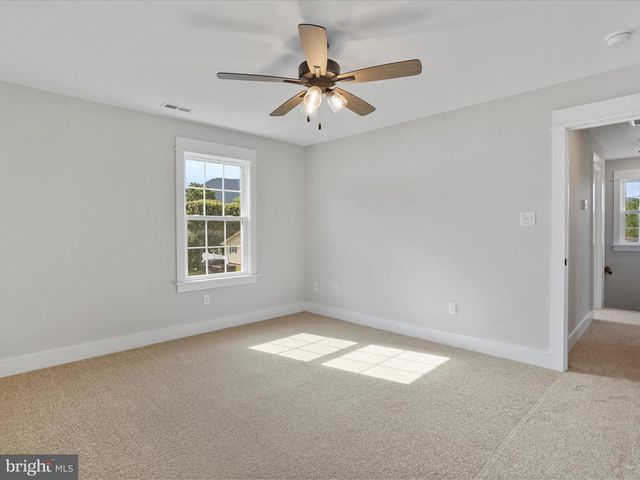 120 S FUNK ST, Strasburg, VA 22657