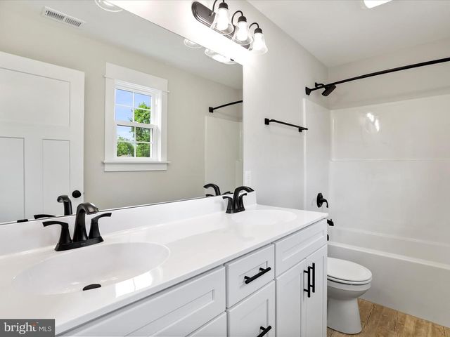 120 S FUNK ST, Strasburg, VA 22657
