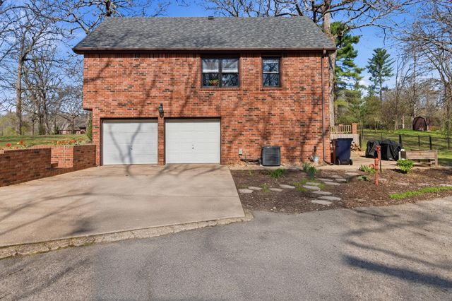 2009 W Broadway Street, West Plains, MO 65775