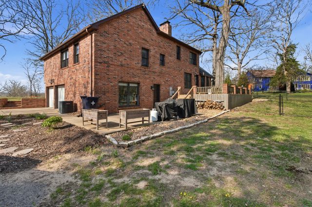 2009 W Broadway Street, West Plains, MO 65775