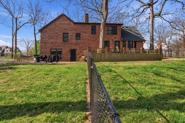 2009 W Broadway Street, West Plains, MO 65775