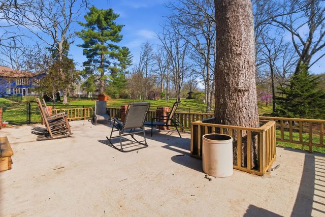 2009 W Broadway Street, West Plains, MO 65775