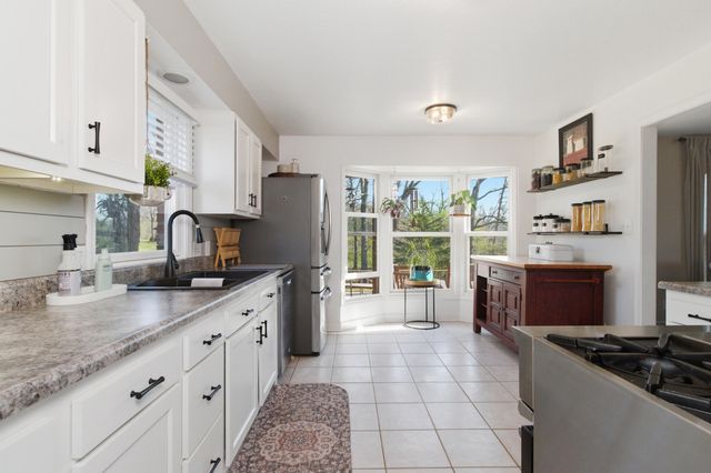 2009 W Broadway Street, West Plains, MO 65775