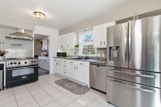 2009 W Broadway Street, West Plains, MO 65775