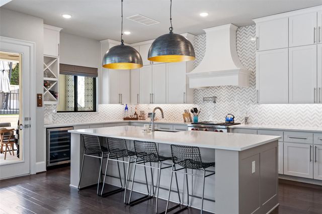 105 Bisset CT, Austin, TX 78738