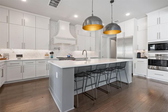 105 Bisset CT, Austin, TX 78738