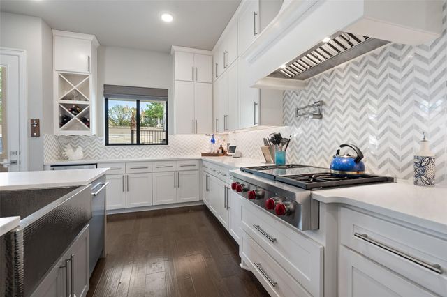105 Bisset CT, Austin, TX 78738