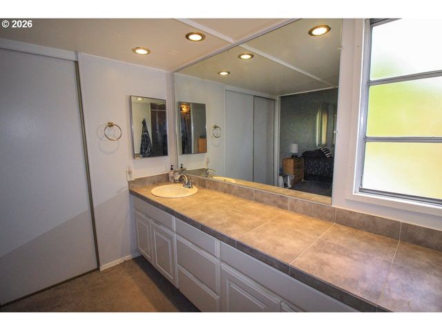 11513 Sw ROYAL VILLA Dr, Portland, OR 97224