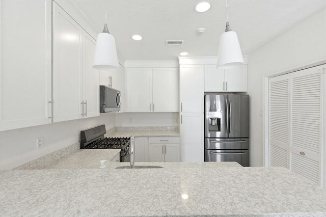 278 Allerton Commons Ln 278, Braintree, MA 02184