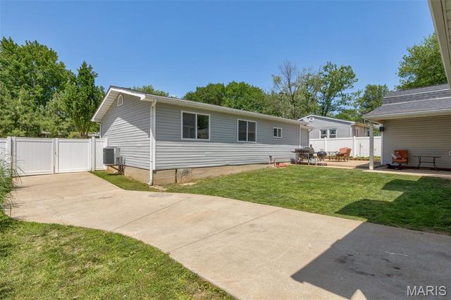 334 Seventh Street, Farmington, MO 63640