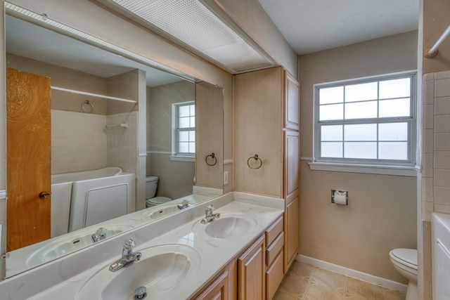 111 Dove RD, Highland Haven, TX 78654