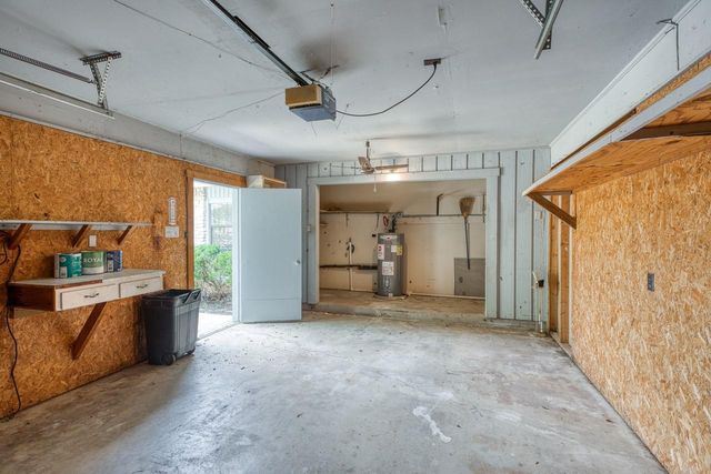 111 Dove RD, Highland Haven, TX 78654