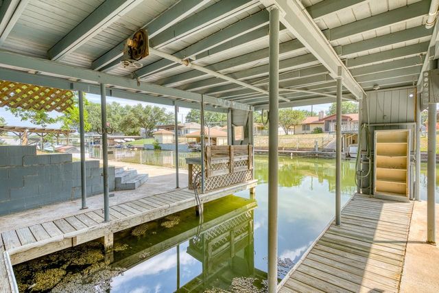 111 Dove RD, Highland Haven, TX 78654