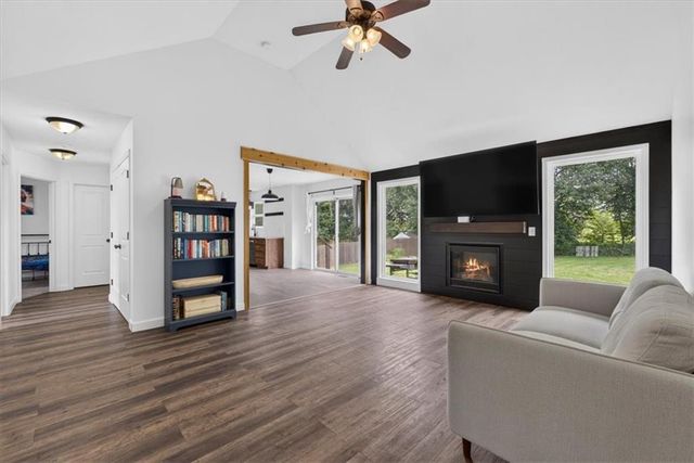 16913 Juniper Drive, Basehor, KS 66007