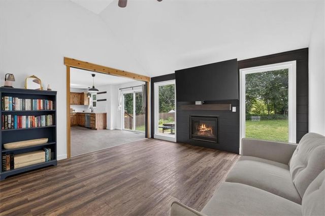 16913 Juniper Drive, Basehor, KS 66007