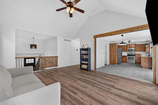 16913 Juniper Drive, Basehor, KS 66007