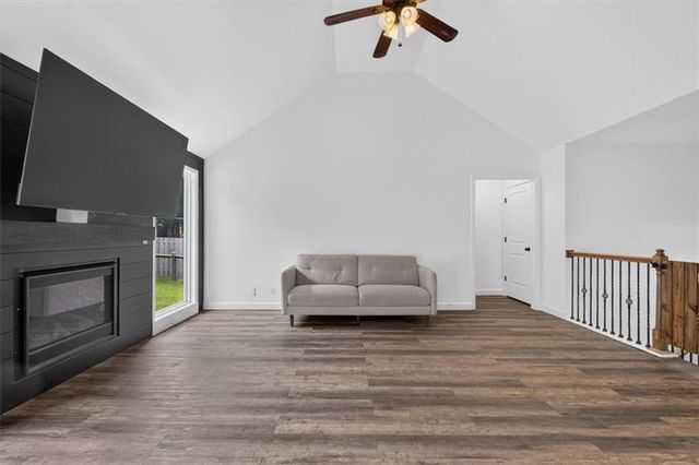 16913 Juniper Drive, Basehor, KS 66007