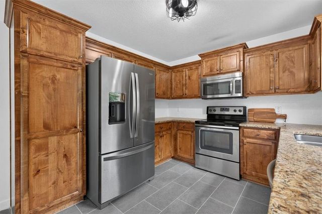 16913 Juniper Drive, Basehor, KS 66007