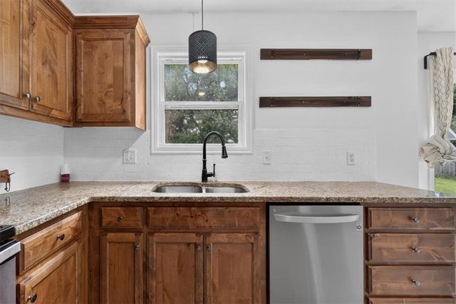 16913 Juniper Drive, Basehor, KS 66007