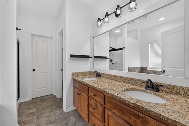 16913 Juniper Drive, Basehor, KS 66007