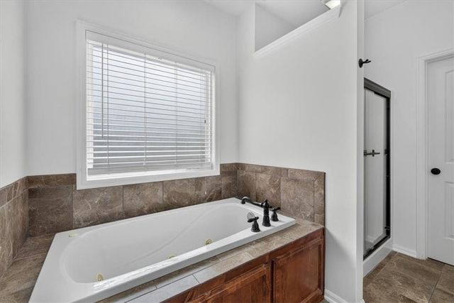 16913 Juniper Drive, Basehor, KS 66007
