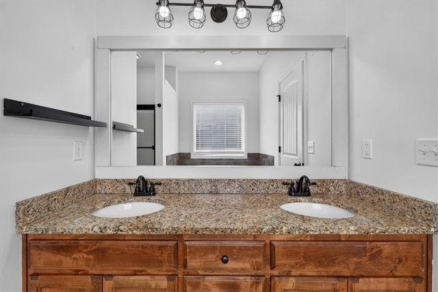 16913 Juniper Drive, Basehor, KS 66007