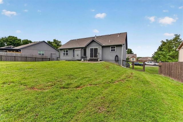 16913 Juniper Drive, Basehor, KS 66007