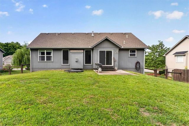 16913 Juniper Drive, Basehor, KS 66007