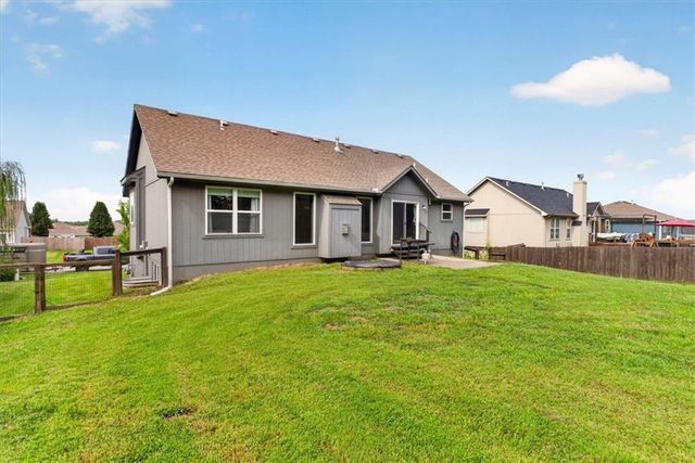 16913 Juniper Drive, Basehor, KS 66007