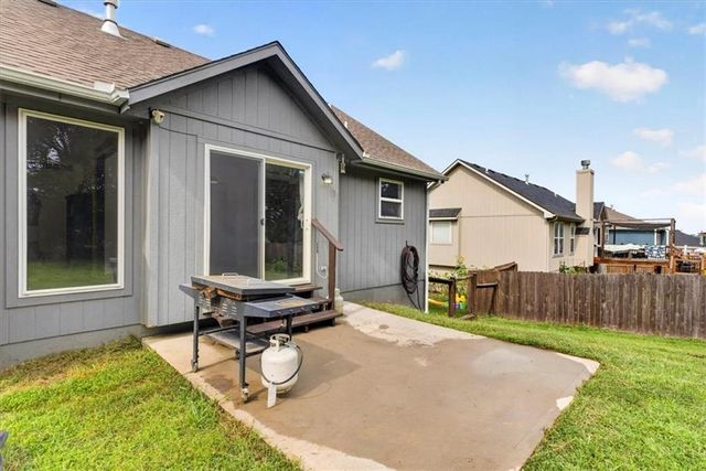 16913 Juniper Drive, Basehor, KS 66007