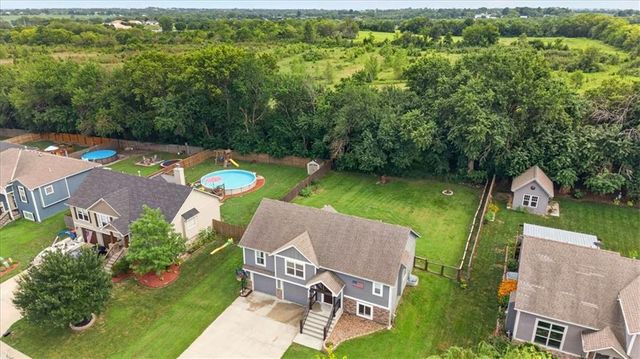 16913 Juniper Drive, Basehor, KS 66007