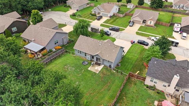 16913 Juniper Drive, Basehor, KS 66007