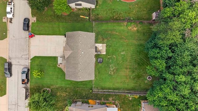 16913 Juniper Drive, Basehor, KS 66007