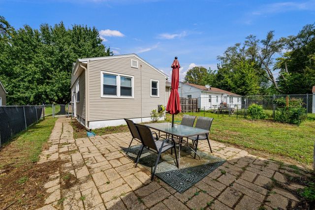 1511 W 37th Street, Davenport, IA 52806