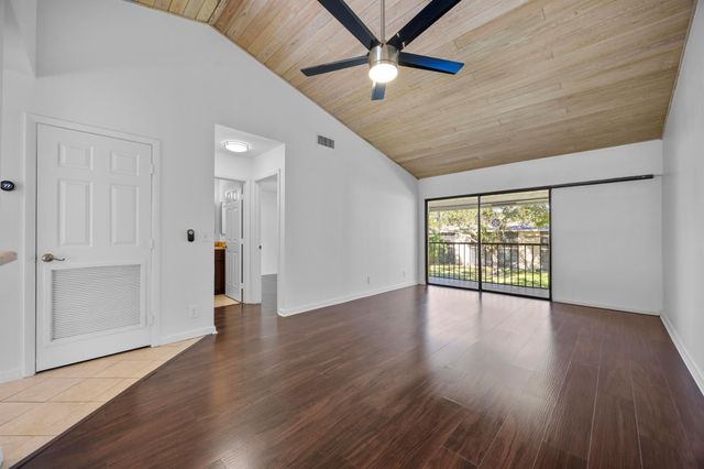 3939 NE 5th Avenue B206, Boca Raton, FL 33431