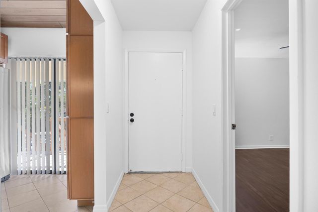 3939 NE 5th Avenue B206, Boca Raton, FL 33431