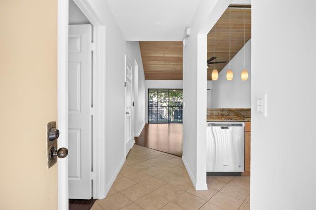 3939 NE 5th Avenue B206, Boca Raton, FL 33431