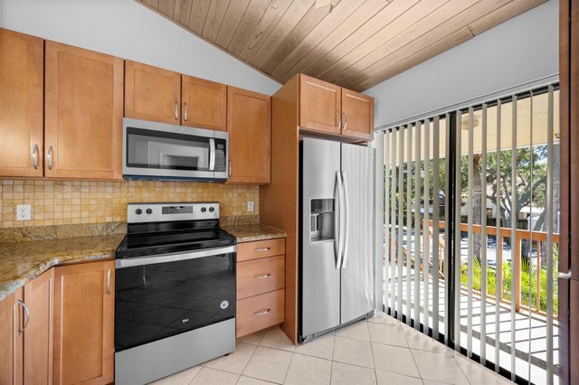 3939 NE 5th Avenue B206, Boca Raton, FL 33431